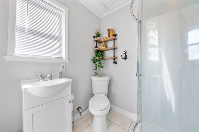 1506 17th Avenue N, Texas City, TX 77590