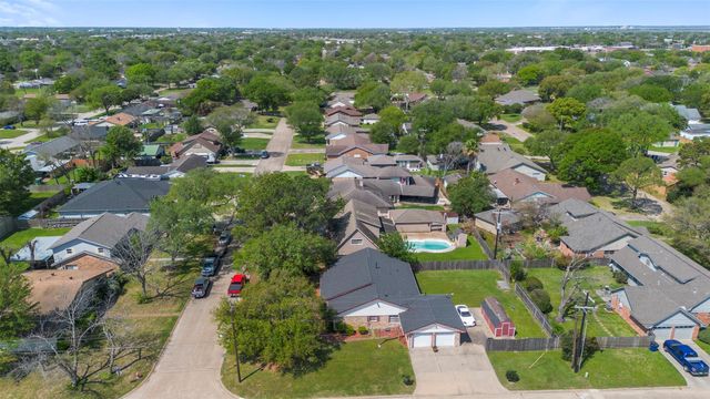 1506 17th Avenue N, Texas City, TX 77590