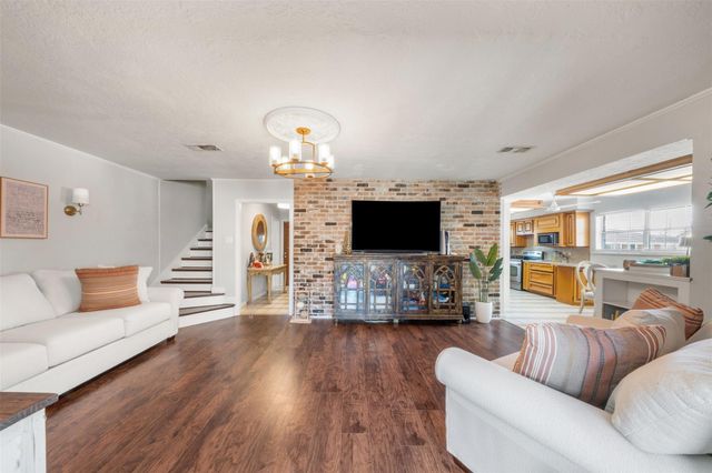 1506 17th Avenue N, Texas City, TX 77590