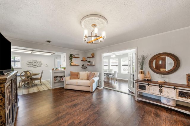 1506 17th Avenue N, Texas City, TX 77590