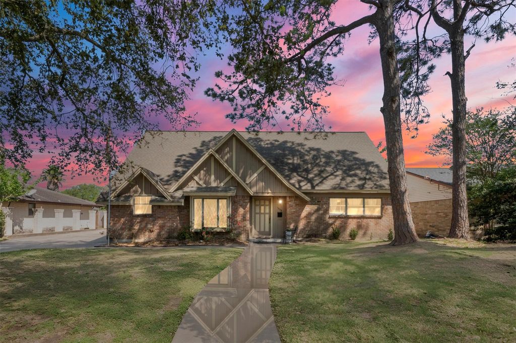 1506 17th Avenue N, Texas City, TX 77590