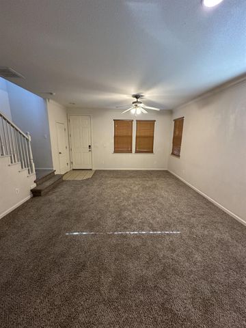 2201 Driftwood Park Dr, Modesto, CA 95355