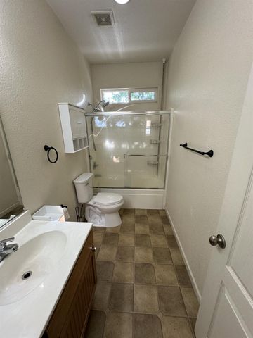 2201 Driftwood Park Dr, Modesto, CA 95355