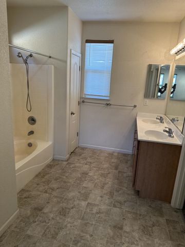 2201 Driftwood Park Dr, Modesto, CA 95355