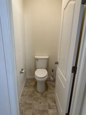 2201 Driftwood Park Dr, Modesto, CA 95355