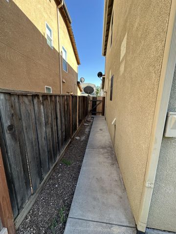 2201 Driftwood Park Dr, Modesto, CA 95355