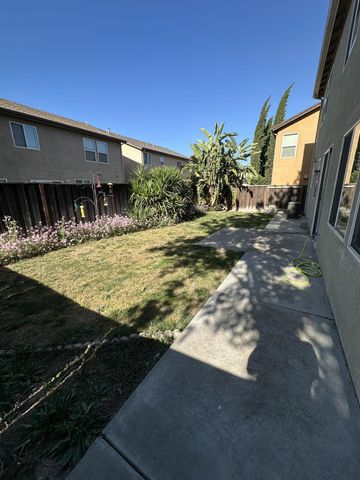 2201 Driftwood Park Dr, Modesto, CA 95355