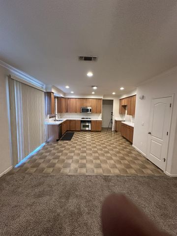 2201 Driftwood Park Dr, Modesto, CA 95355