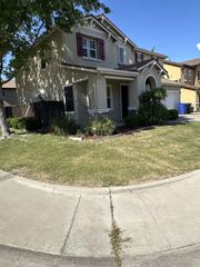 2201 Driftwood Park Dr, Modesto, CA 95355