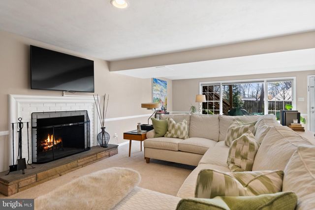 1101 GATEWOOD DR, Alexandria, VA 22307