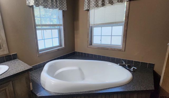 16993 Springcrest Lane, Lindale, TX 75771