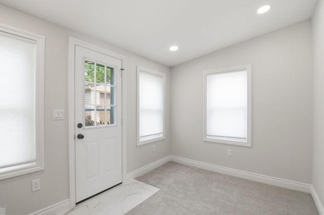1342 Hollywood Avenue, Grosse Pointe Woods, MI 48236