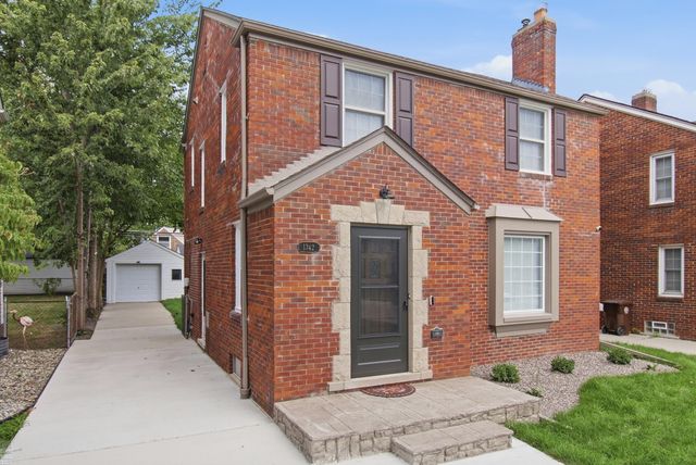 1342 Hollywood Avenue, Grosse Pointe Woods, MI 48236