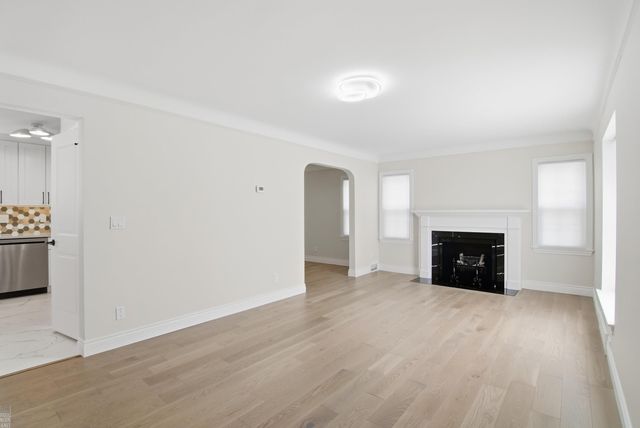 1342 Hollywood Avenue, Grosse Pointe Woods, MI 48236