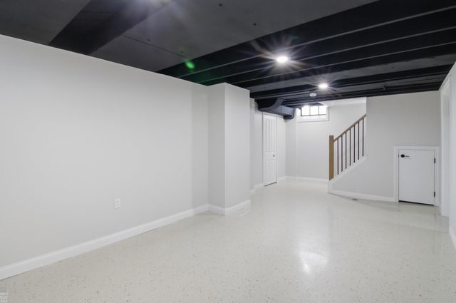 1342 Hollywood Avenue, Grosse Pointe Woods, MI 48236