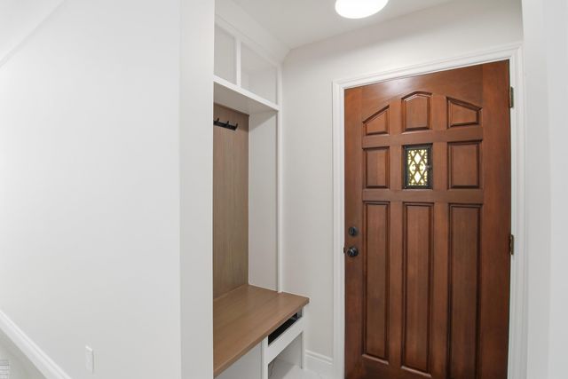 1342 Hollywood Avenue, Grosse Pointe Woods, MI 48236