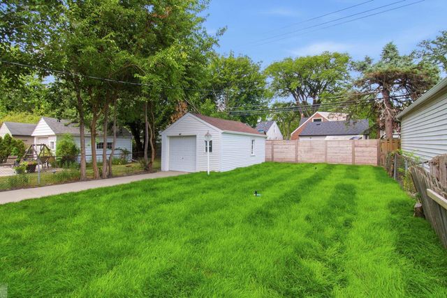 1342 Hollywood Avenue, Grosse Pointe Woods, MI 48236