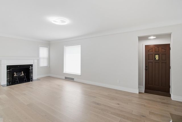 1342 Hollywood Avenue, Grosse Pointe Woods, MI 48236