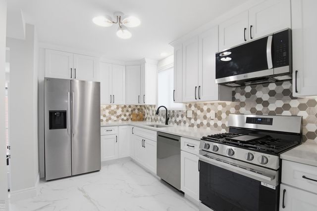 1342 Hollywood Avenue, Grosse Pointe Woods, MI 48236