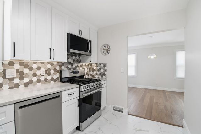 1342 Hollywood Avenue, Grosse Pointe Woods, MI 48236