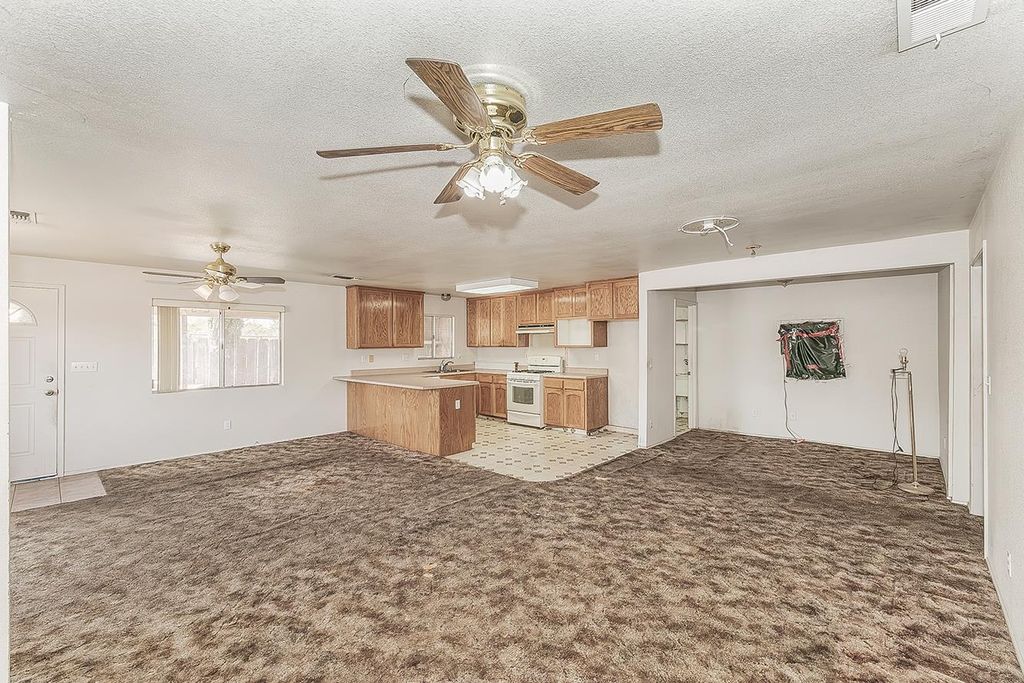 Image 12 of property listing at 9016 E Dinuba Avenue, Selma, CA 93662