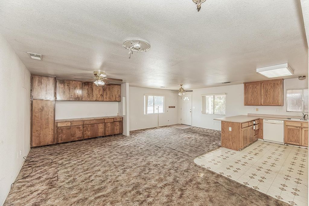 Image 14 of property listing at 9016 E Dinuba Avenue, Selma, CA 93662