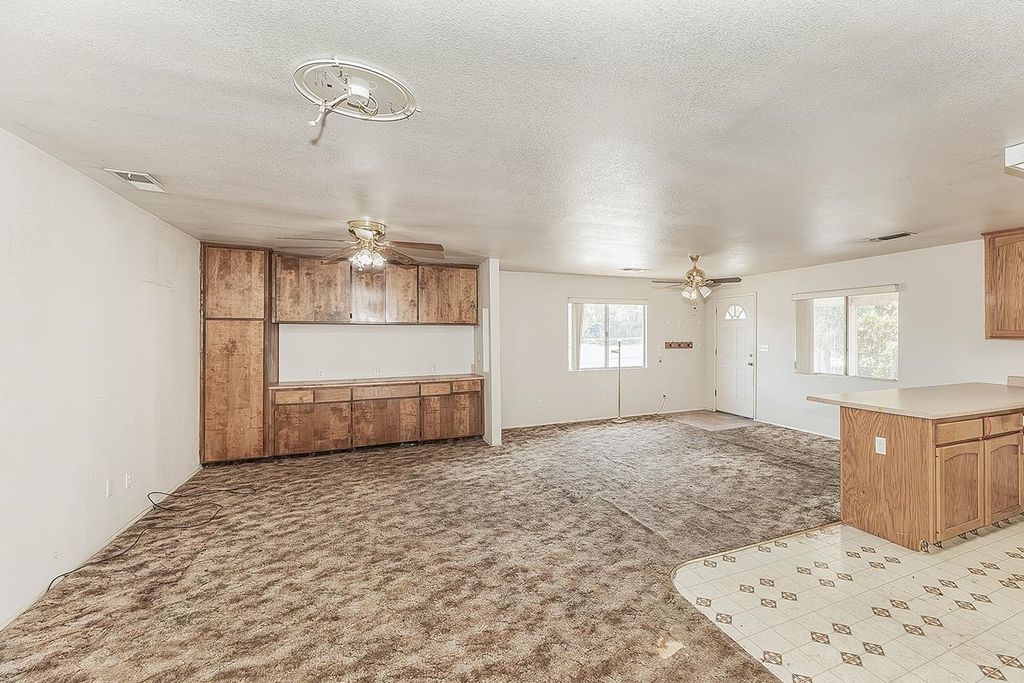 Image 15 of property listing at 9016 E Dinuba Avenue, Selma, CA 93662