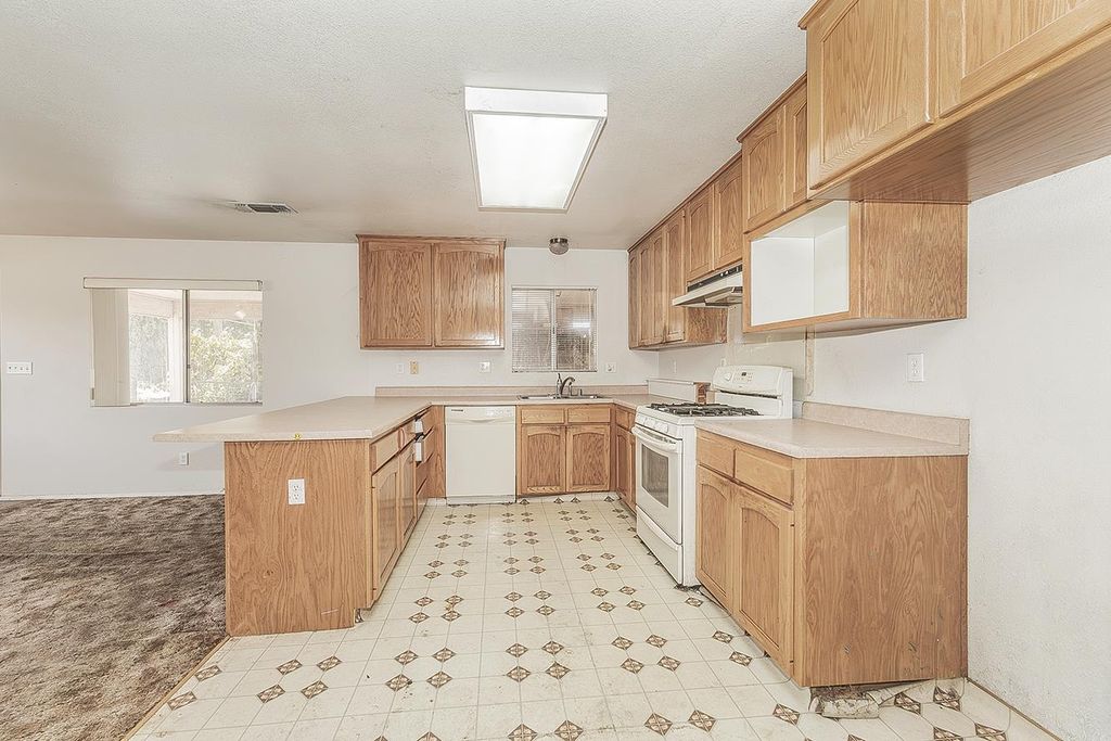 Image 17 of property listing at 9016 E Dinuba Avenue, Selma, CA 93662