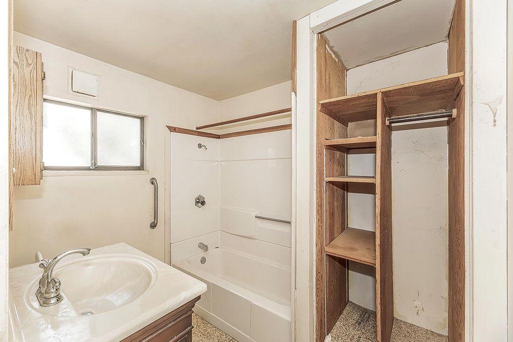 Image 25 of property listing at 9016 E Dinuba Avenue, Selma, CA 93662