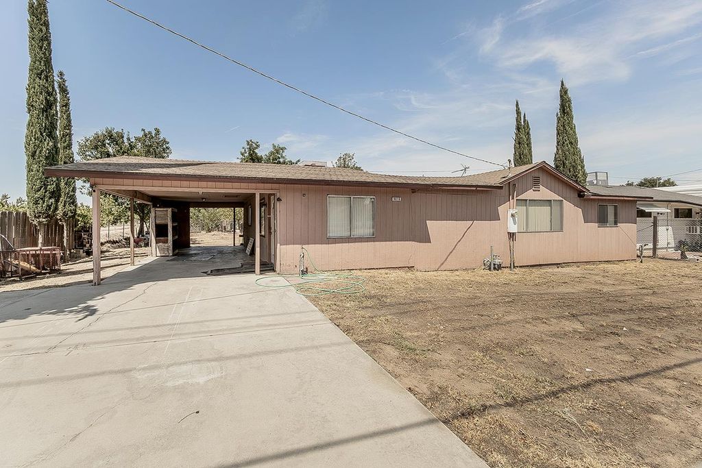Image 3 of property listing at 9016 E Dinuba Avenue, Selma, CA 93662