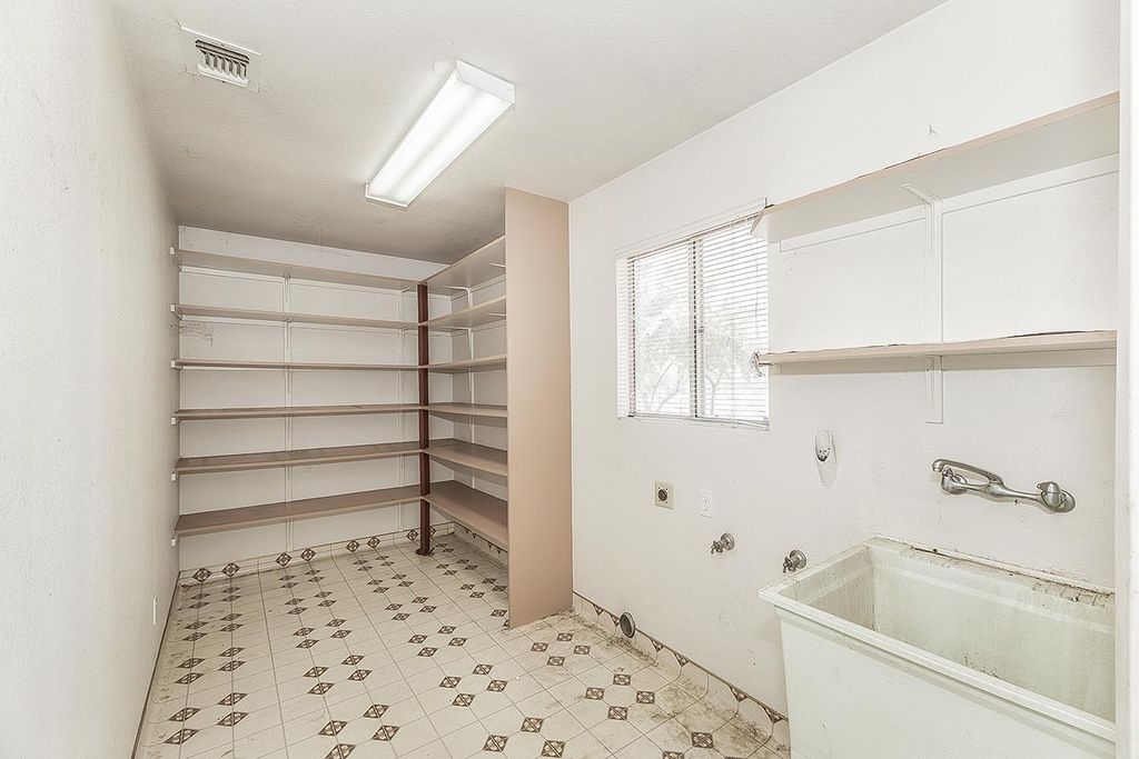 Image 35 of property listing at 9016 E Dinuba Avenue, Selma, CA 93662