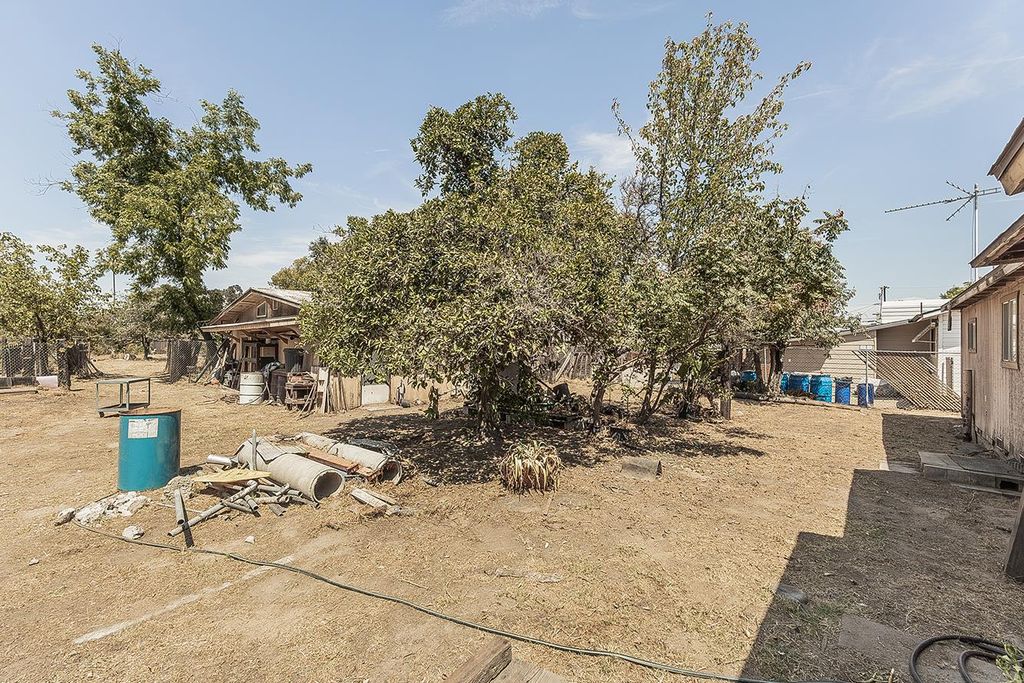 Image 38 of property listing at 9016 E Dinuba Avenue, Selma, CA 93662