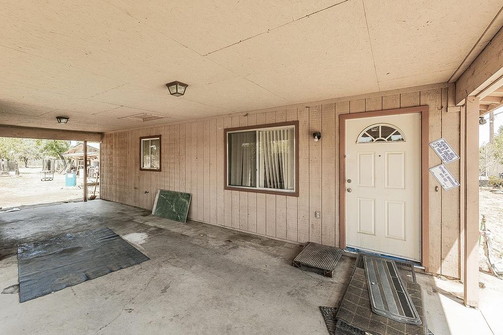 Image 4 of property listing at 9016 E Dinuba Avenue, Selma, CA 93662