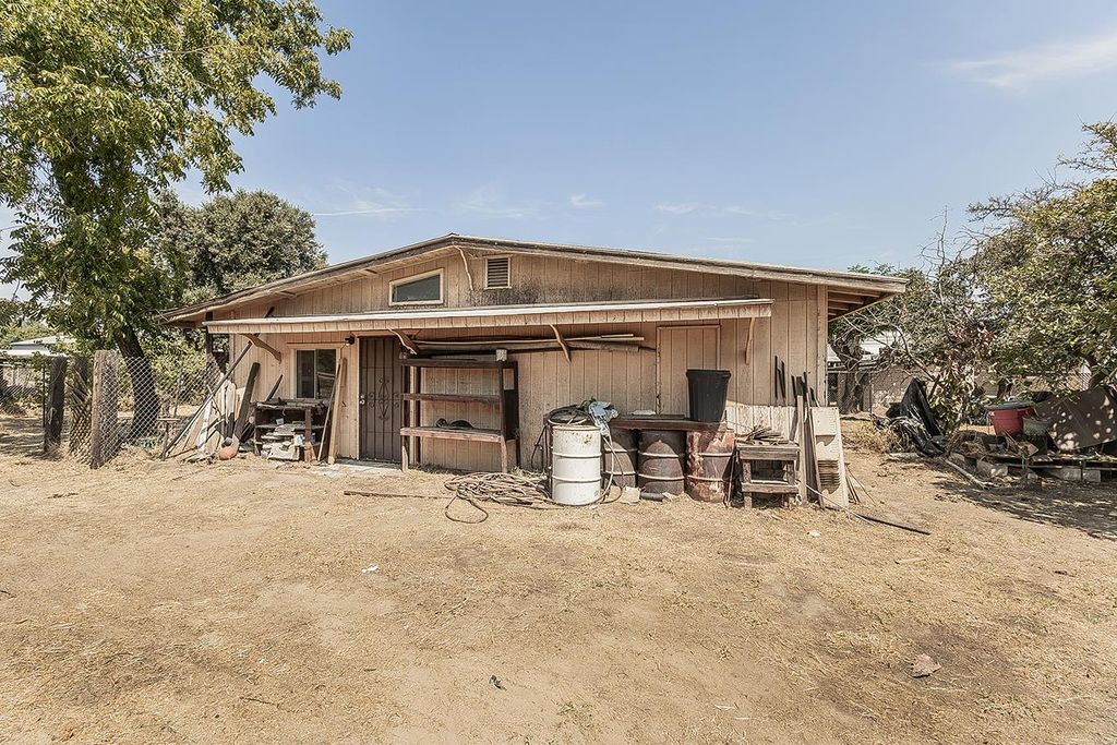 Image 40 of property listing at 9016 E Dinuba Avenue, Selma, CA 93662