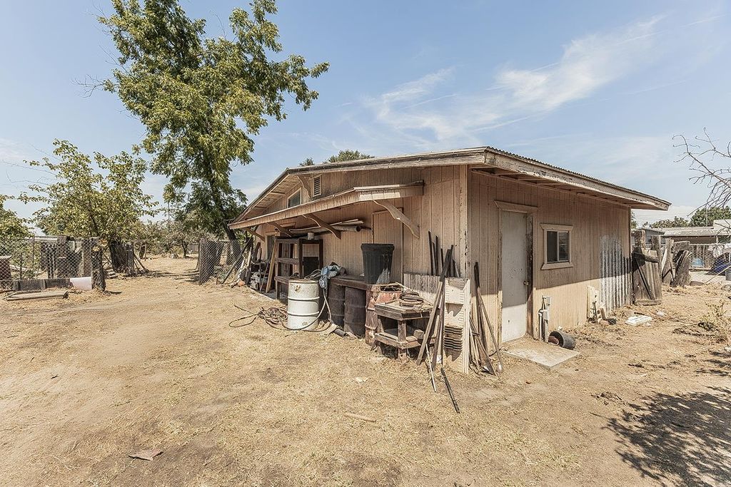 Image 47 of property listing at 9016 E Dinuba Avenue, Selma, CA 93662