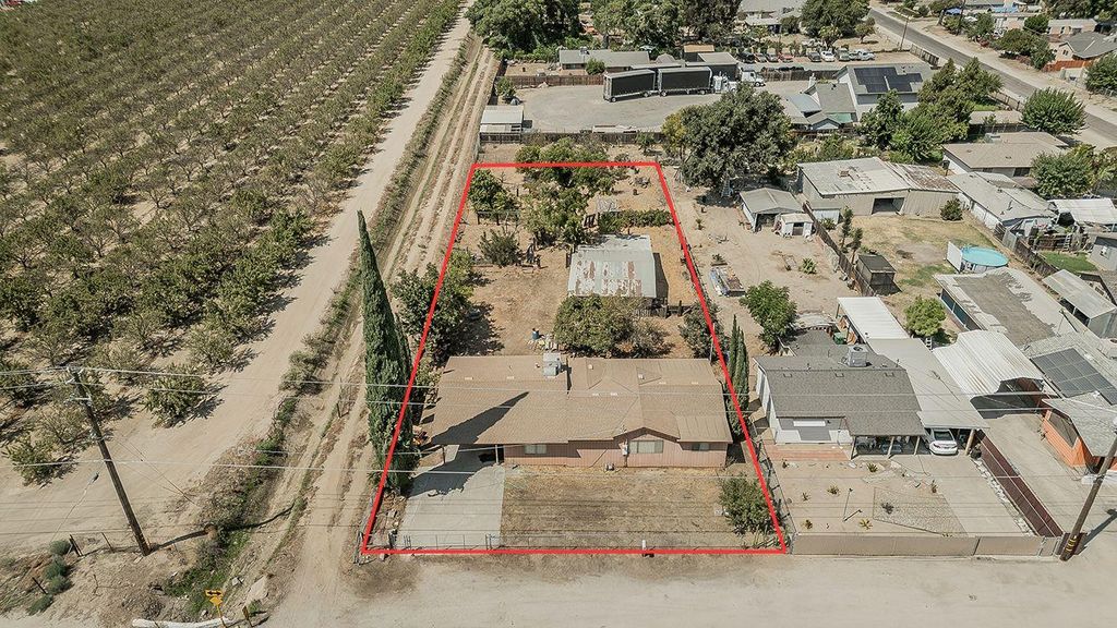 Image 5 of property listing at 9016 E Dinuba Avenue, Selma, CA 93662