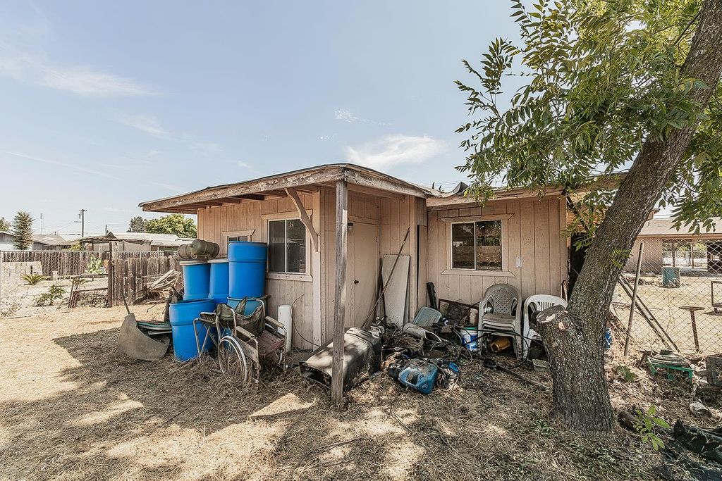Image 50 of property listing at 9016 E Dinuba Avenue, Selma, CA 93662