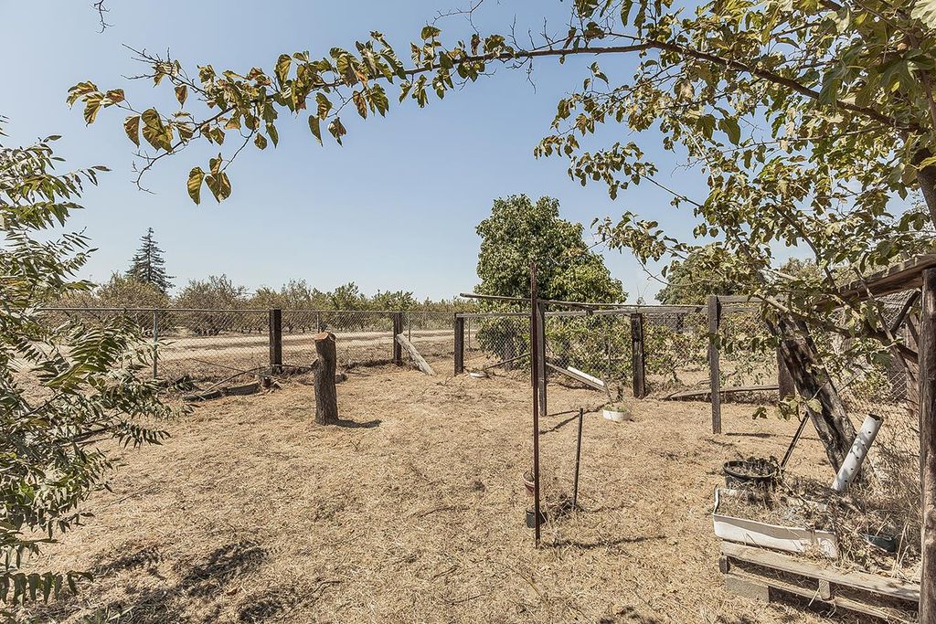 Image 52 of property listing at 9016 E Dinuba Avenue, Selma, CA 93662