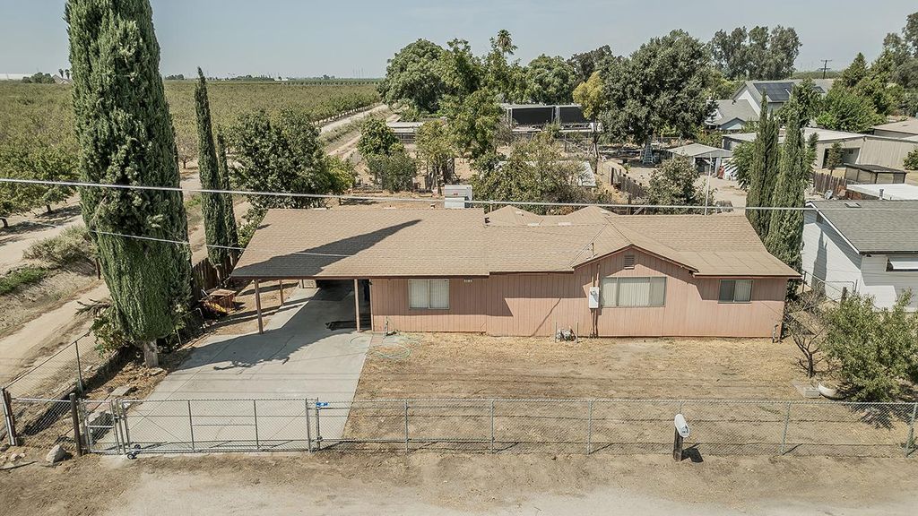 Image 57 of property listing at 9016 E Dinuba Avenue, Selma, CA 93662