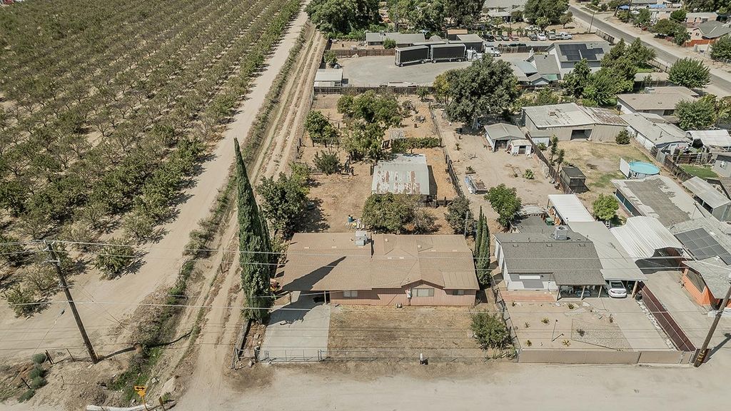 Image 6 of property listing at 9016 E Dinuba Avenue, Selma, CA 93662