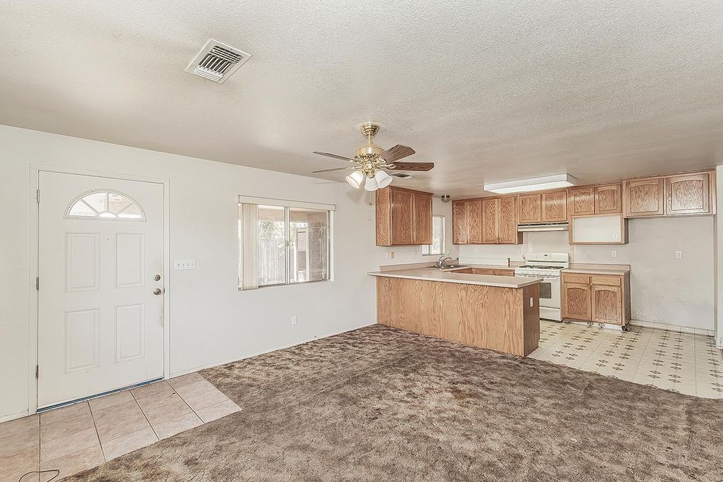 Image 8 of property listing at 9016 E Dinuba Avenue, Selma, CA 93662