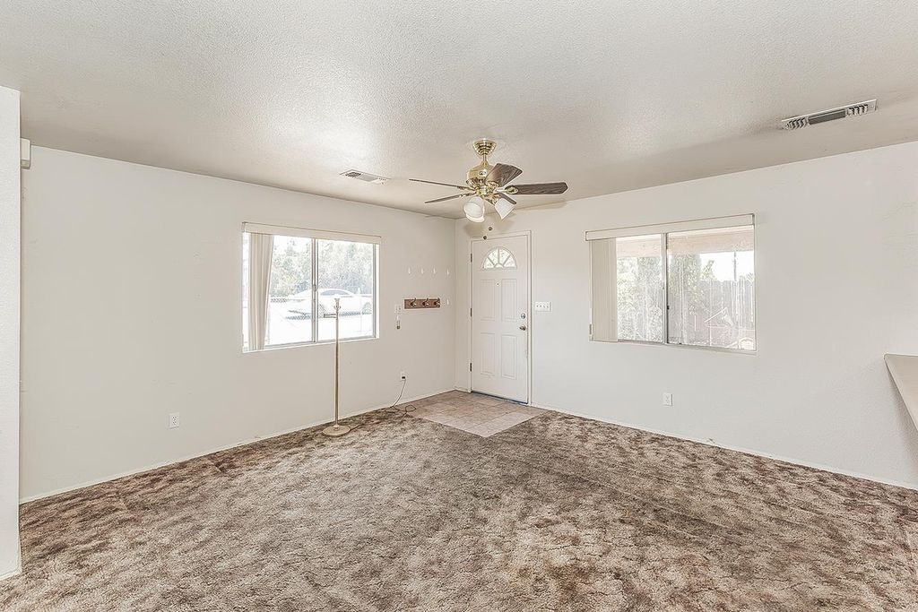 Image 9 of property listing at 9016 E Dinuba Avenue, Selma, CA 93662
