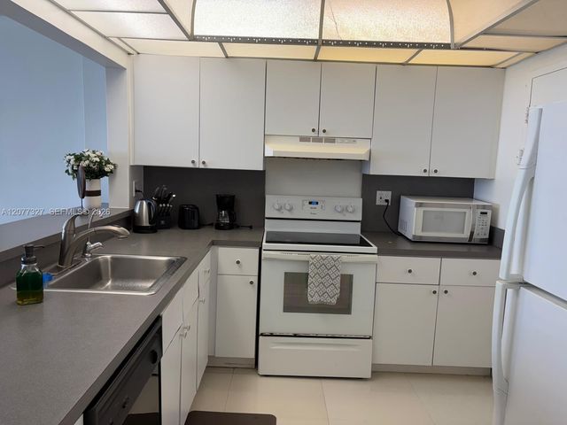 3725 S Ocean Drive 1517, Hollywood, FL 33019