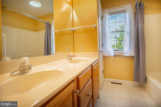 7 SOUTHFIELD RD, Lebanon, PA 17042