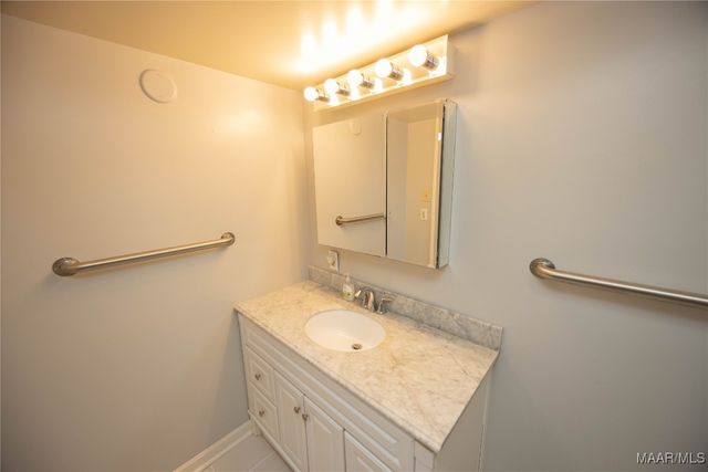 2043 HAZEL HEDGE Lane, Montgomery, AL 36106