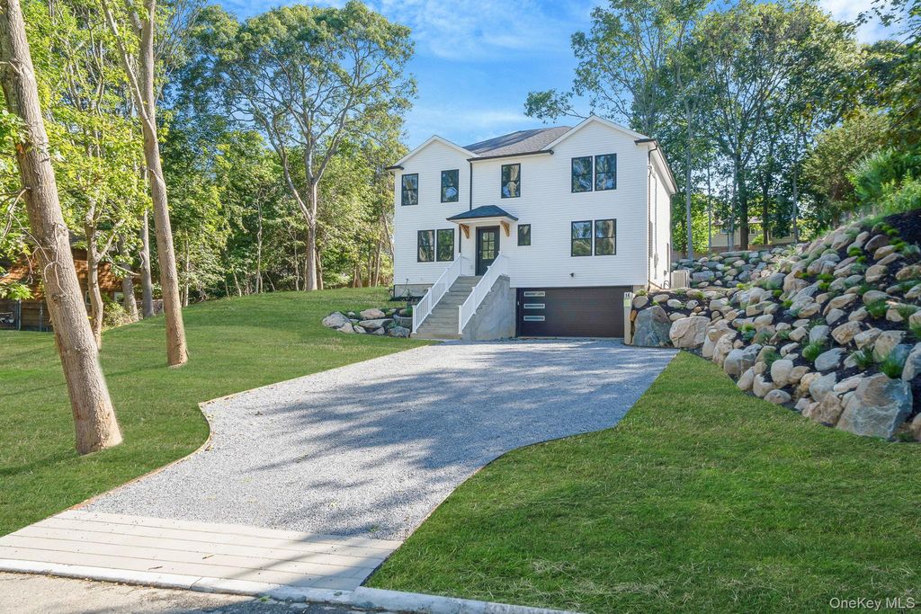 14 Long View Drive, Wading River, NY 11792