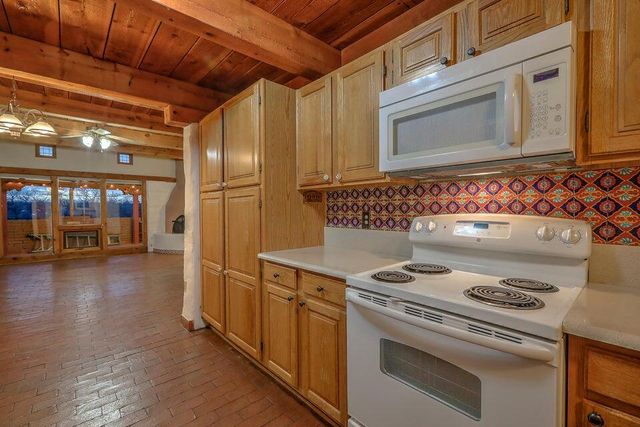 694 Lakeview Circle SE, Rio Rancho, NM 87124