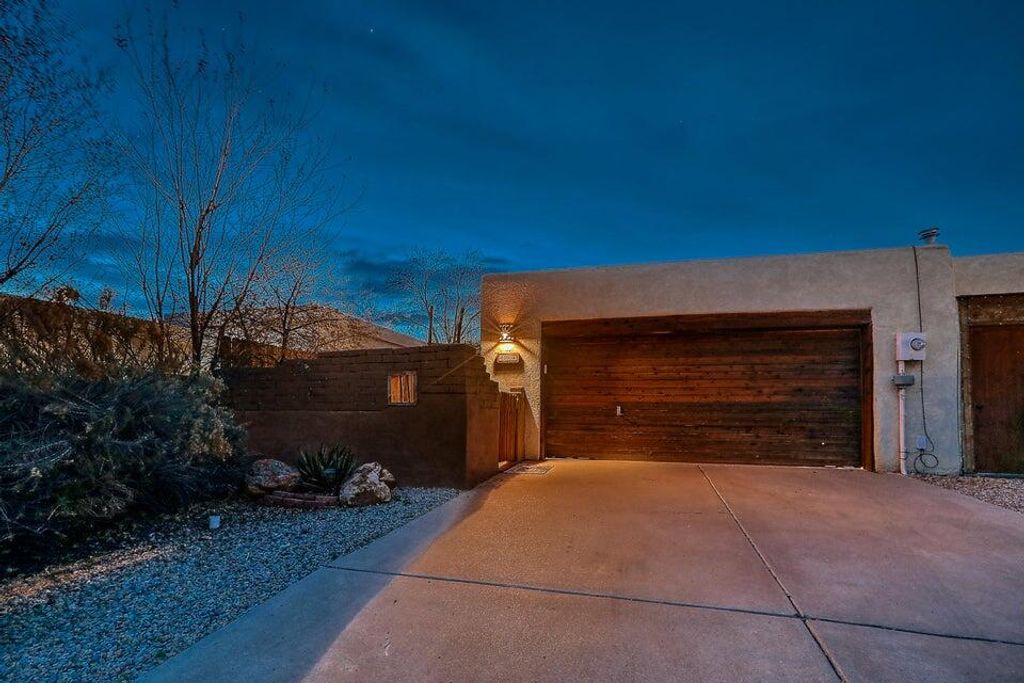 694 Lakeview Circle SE, Rio Rancho, NM 87124