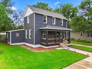 1008 MARKET Street, Pekin, IL 61554