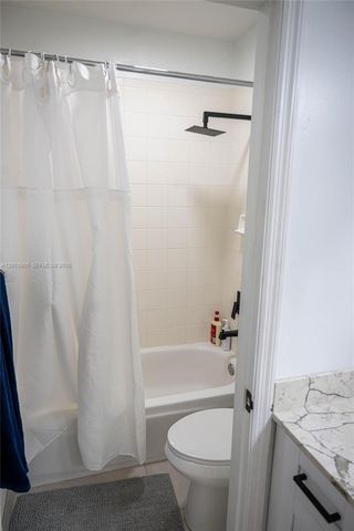 9167 Fontainebleau Blvd 6, Miami, FL 33172